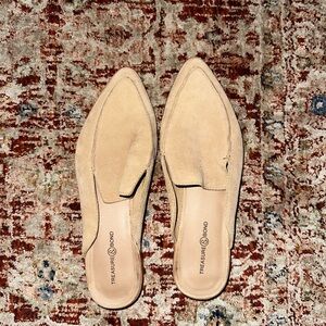TREASURE & BOND TAN SUEDE LOAFER MULE
SIZE 6